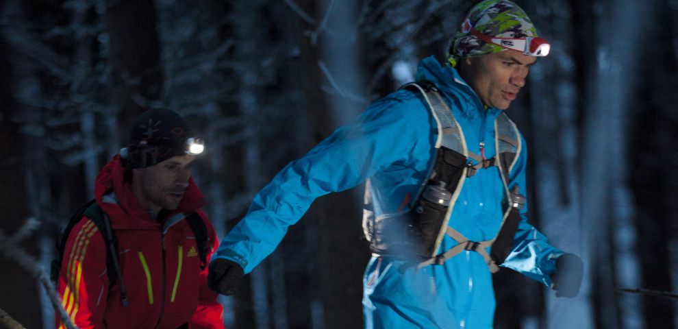 Sac de trail la nuit en hiver