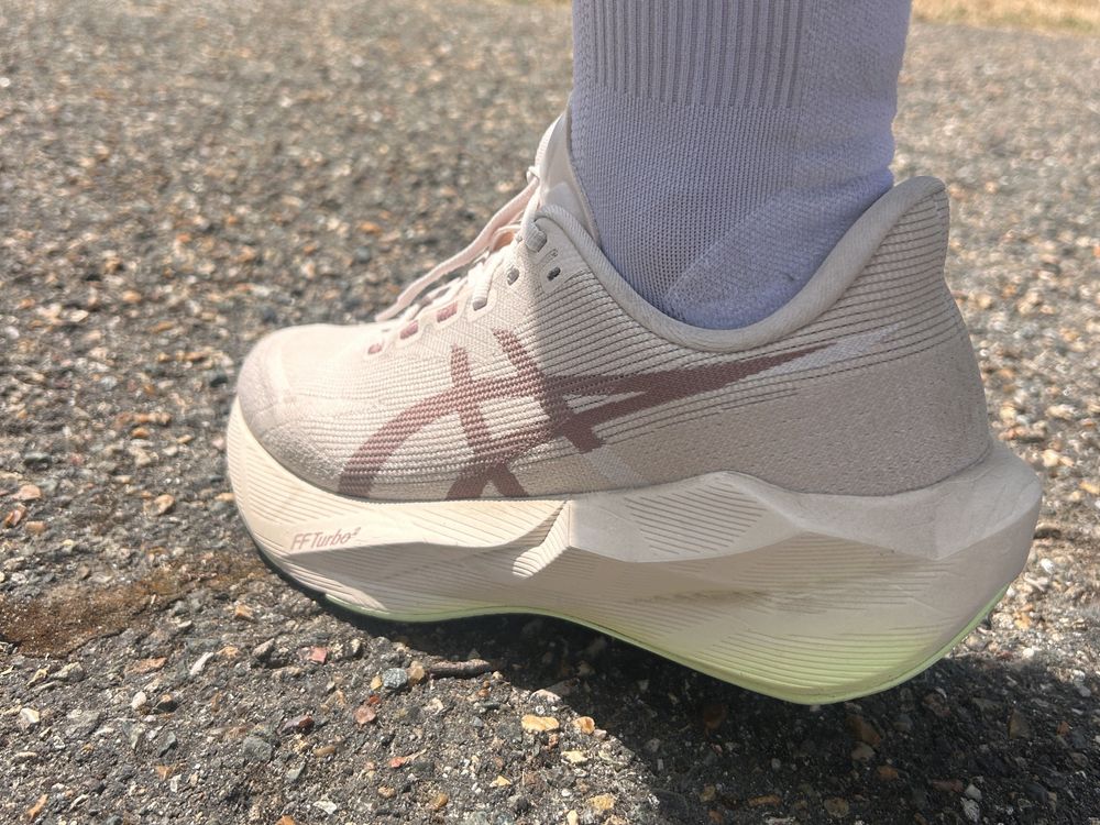 Asics Novablast 6 Rückansicht