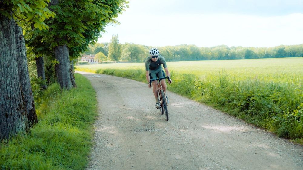 Amateur using a gravel bike